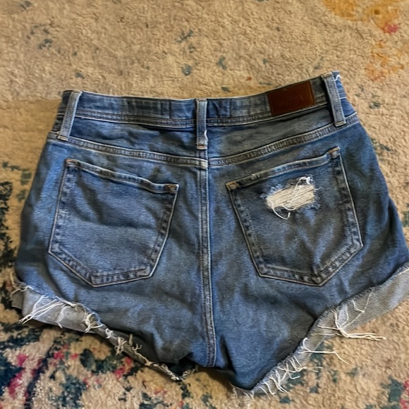 Hollister size 9 High-Rise MOM SHORT 3” - Picture 4 of 4
